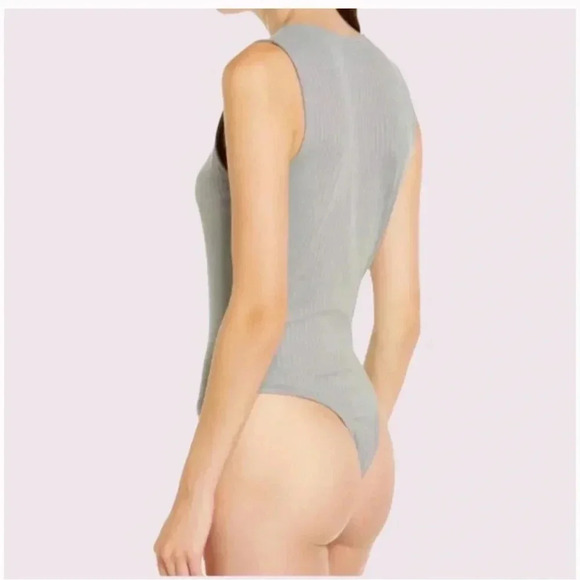 NWT LOVE FIRE Metal Notch Dark Gray Ribbed Bodysuit Sleeveless Ribbed Medium - Picture 4 of 9